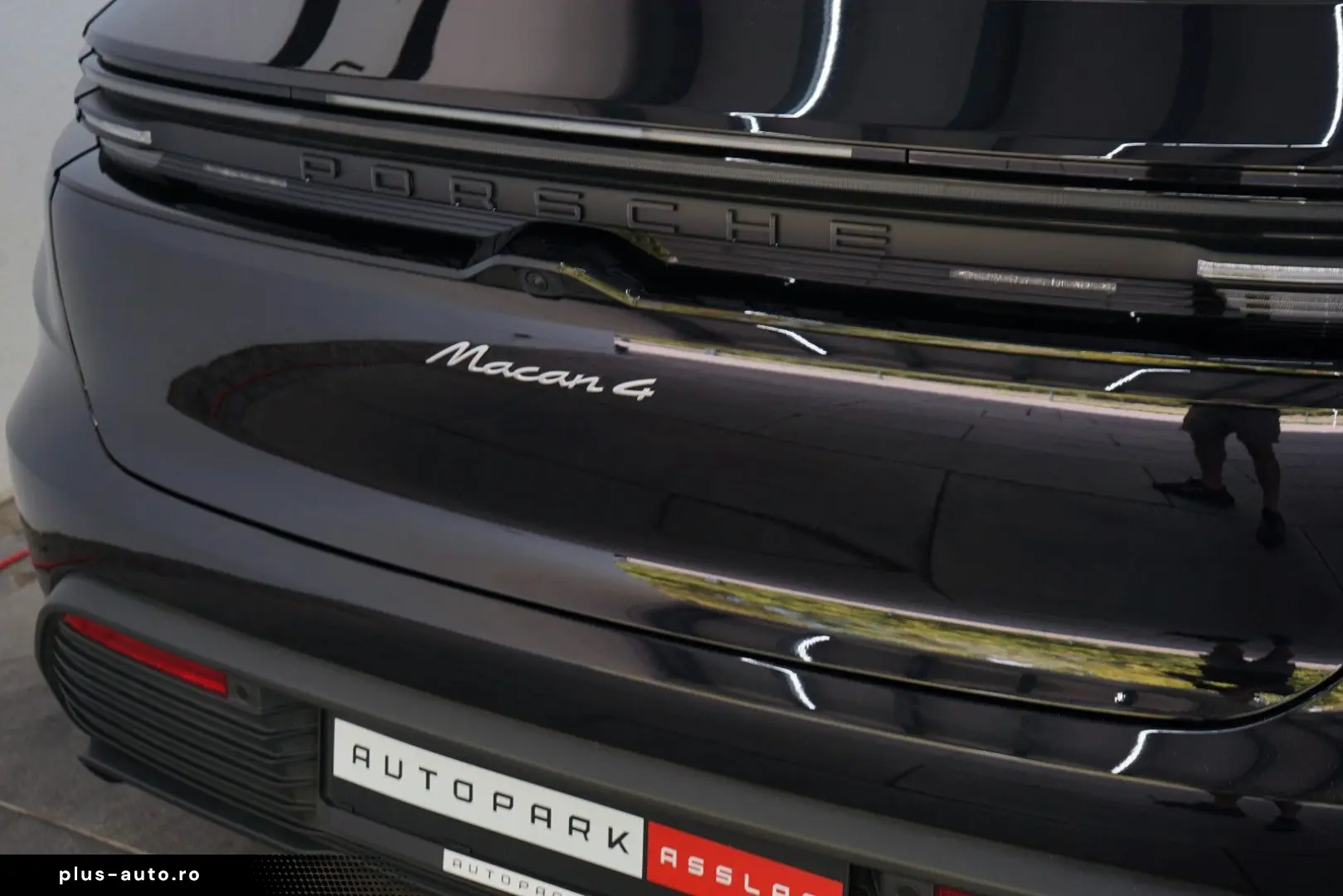 PORSCHE Macan 4 Electric LUFT PANO 18W MATRIX ACC HAL 21