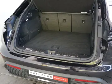 PORSCHE Macan 4 Electric LUFT PANO 18W MATRIX ACC HAL 21