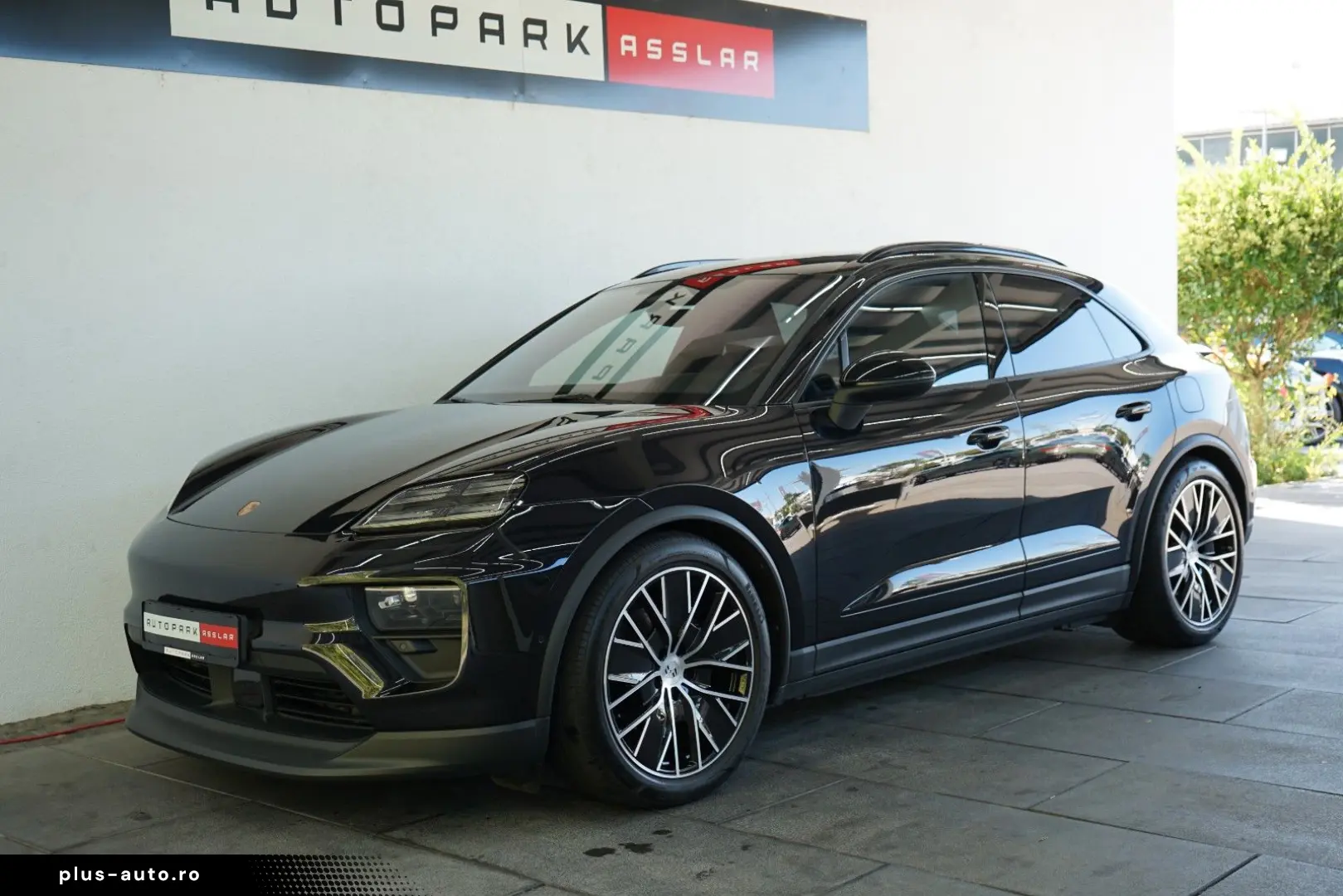 PORSCHE Macan 4 Electric LUFT PANO 18W MATRIX ACC HAL 21