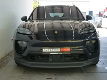 PORSCHE Macan 4 Electric LUFT PANO 18W MATRIX ACC HAL 21