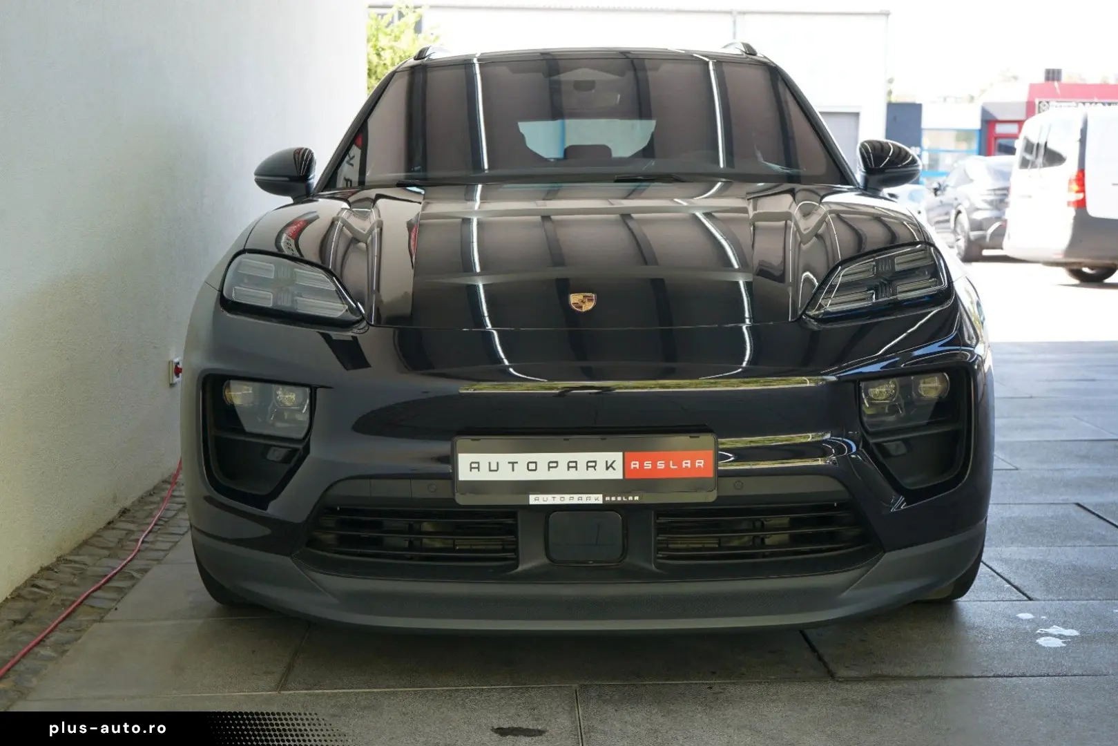 PORSCHE Macan 4 Electric LUFT PANO 18W MATRIX ACC HAL 21