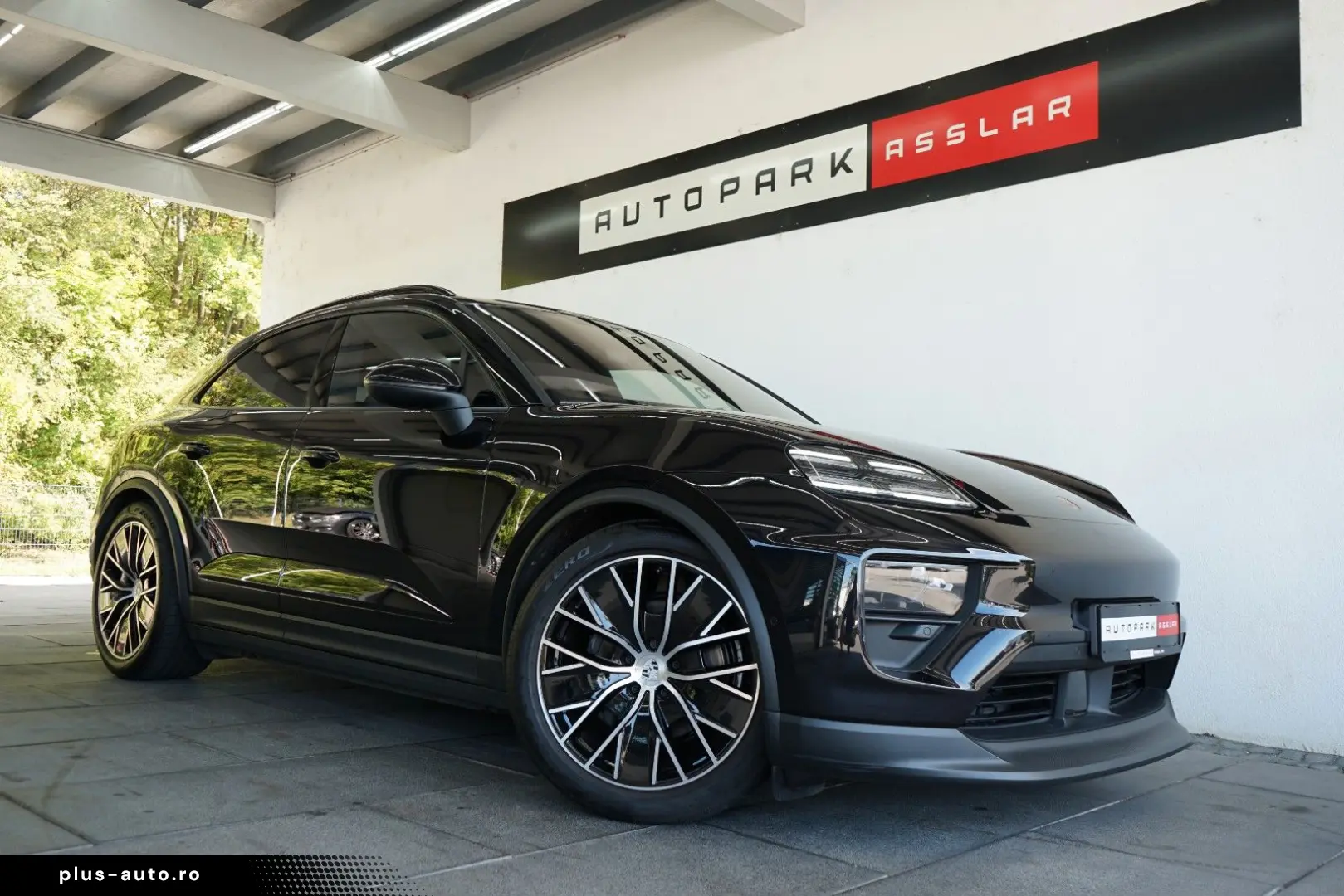 PORSCHE Macan 4 Electric LUFT PANO 18W MATRIX ACC HAL 21