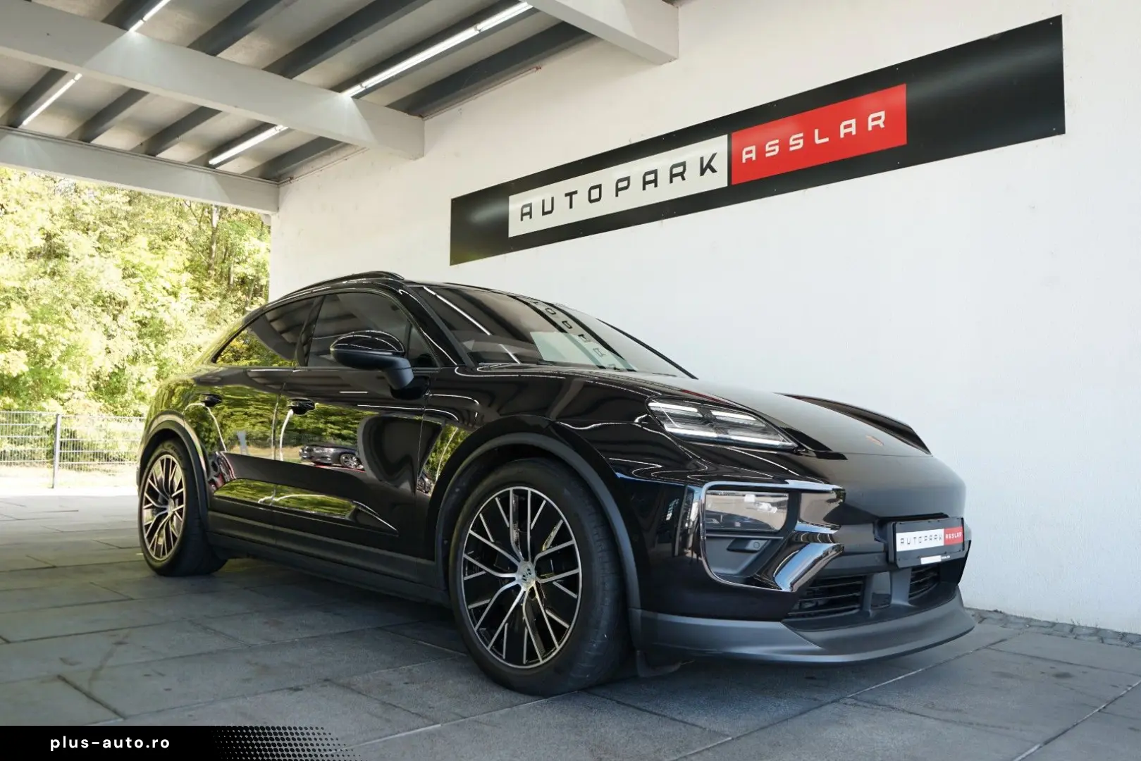 PORSCHE Macan 4 Electric LUFT PANO 18W MATRIX ACC HAL 21