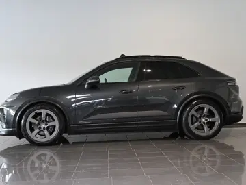 PORSCHE Macan 4 AHK Luftfederung Pano ACC HUD 21-Zoll