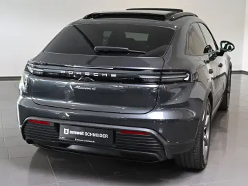 PORSCHE Macan 4 AHK Luftfederung Pano ACC HUD 21-Zoll