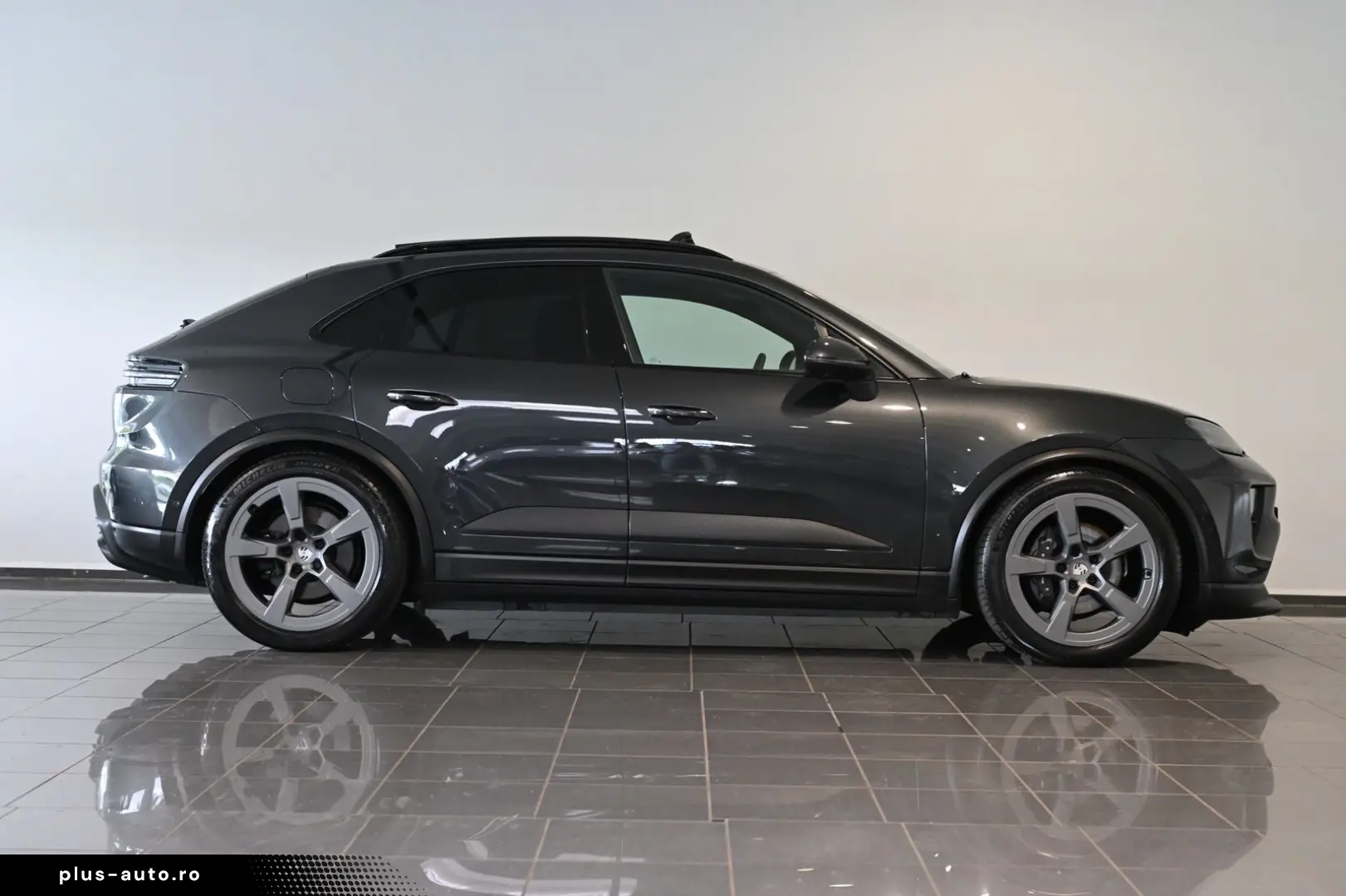 PORSCHE Macan 4 AHK Luftfederung Pano ACC HUD 21-Zoll