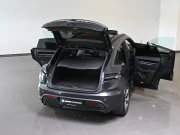 PORSCHE Macan 4 AHK Luftfederung Pano ACC HUD 21-Zoll