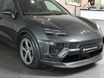 PORSCHE Macan 4 AHK Luftfederung Pano ACC HUD 21-Zoll