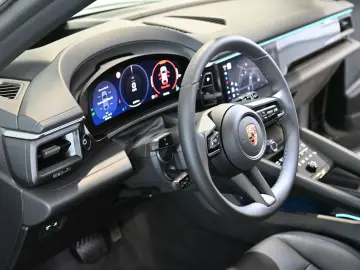 PORSCHE Macan 4 AHK Luftfederung Pano ACC HUD 21-Zoll