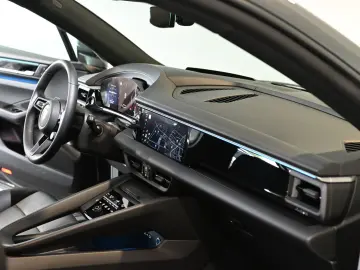 PORSCHE Macan 4 AHK Luftfederung Pano ACC HUD 21-Zoll