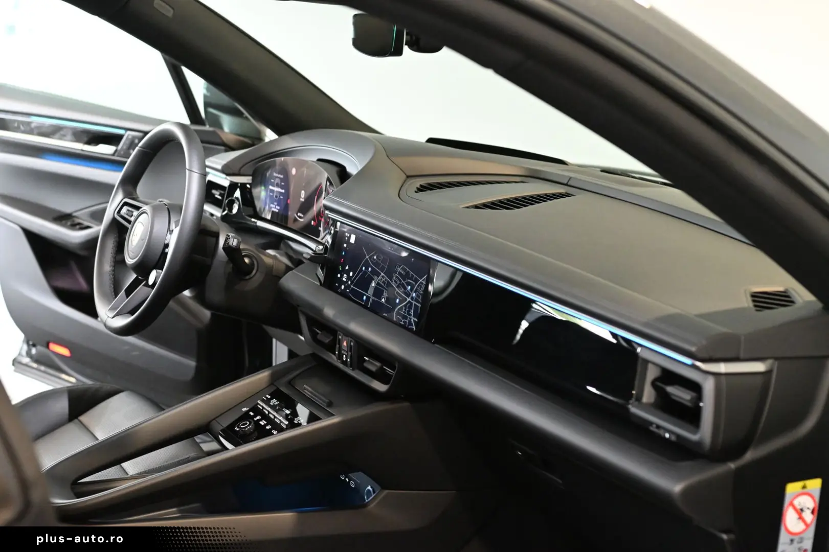 PORSCHE Macan 4 AHK Luftfederung Pano ACC HUD 21-Zoll