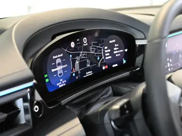 PORSCHE Macan 4 AHK Luftfederung Pano ACC HUD 21-Zoll