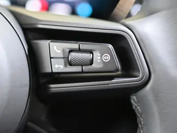PORSCHE Macan 4 AHK Luftfederung Pano ACC HUD 21-Zoll