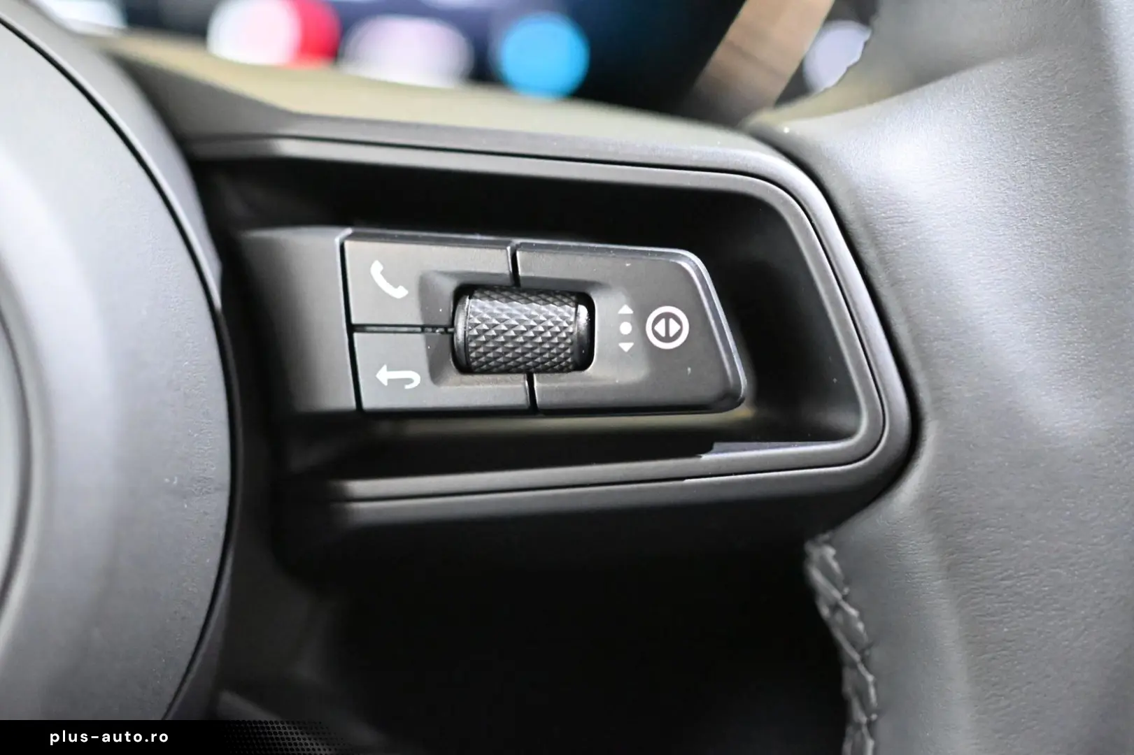 PORSCHE Macan 4 AHK Luftfederung Pano ACC HUD 21-Zoll