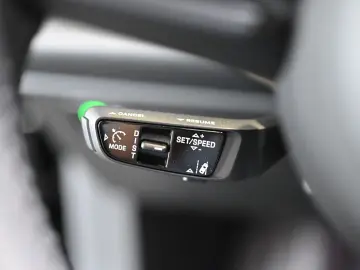 PORSCHE Macan 4 AHK Luftfederung Pano ACC HUD 21-Zoll