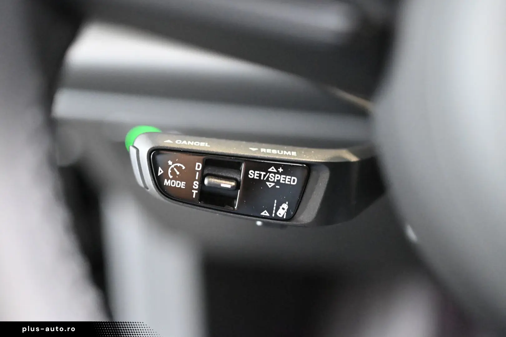 PORSCHE Macan 4 AHK Luftfederung Pano ACC HUD 21-Zoll