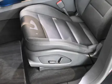 PORSCHE Macan 4 AHK Luftfederung Pano ACC HUD 21-Zoll