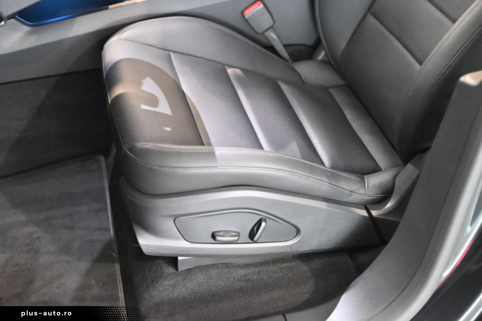 PORSCHE Macan 4 AHK Luftfederung Pano ACC HUD 21-Zoll