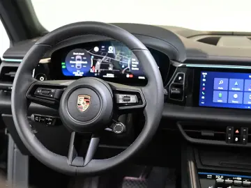 PORSCHE Macan 4 AHK Luftfederung Pano ACC HUD 21-Zoll