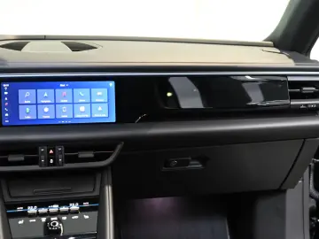 PORSCHE Macan 4 AHK Luftfederung Pano ACC HUD 21-Zoll