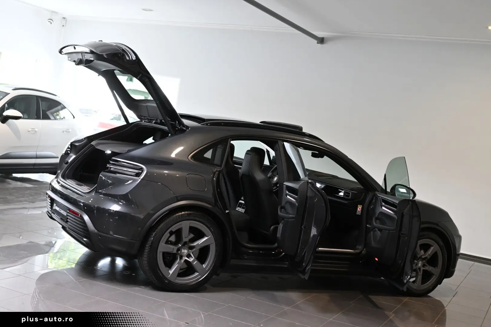 PORSCHE Macan 4 AHK Luftfederung Pano ACC HUD 21-Zoll