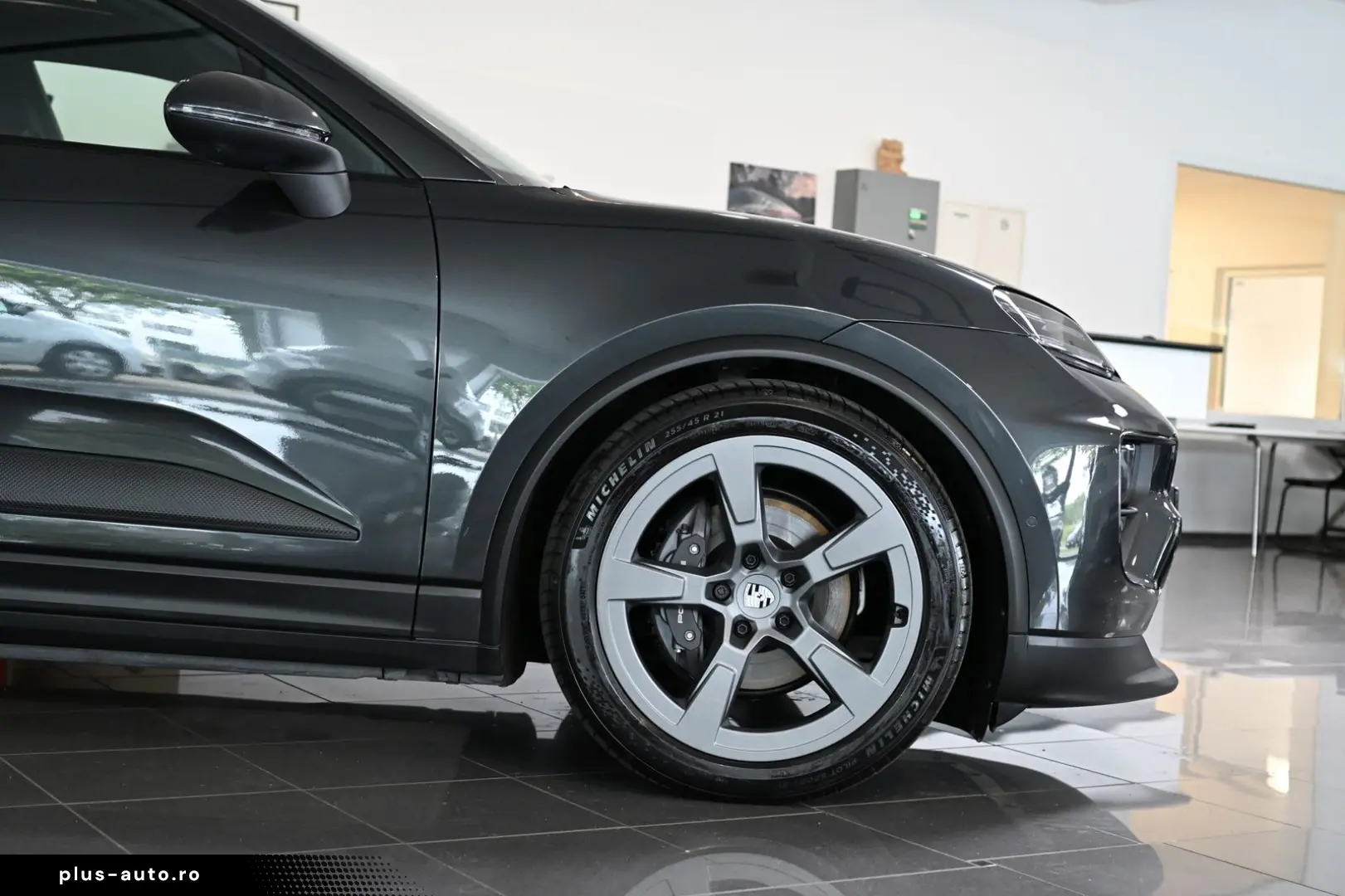 PORSCHE Macan 4 AHK Luftfederung Pano ACC HUD 21-Zoll