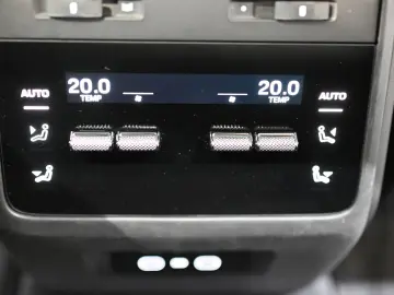 PORSCHE Macan 4 AHK Luftfederung Pano ACC HUD 21-Zoll