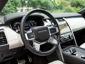 Land Rover Discovery 5 Dynamic SE D300 AWD