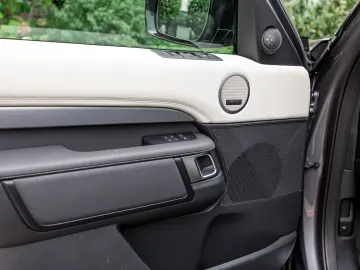 Land Rover Discovery 5 Dynamic SE D300 AWD