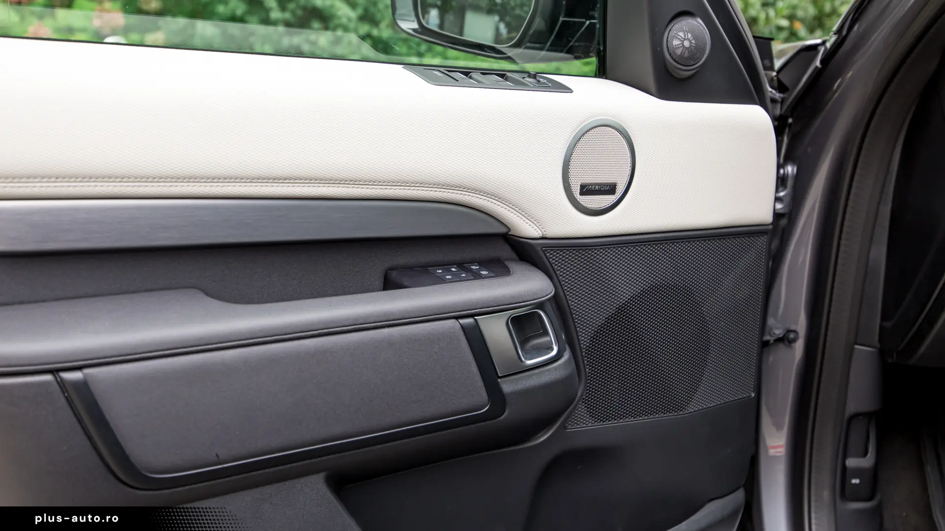 Land Rover Discovery 5 Dynamic SE D300 AWD