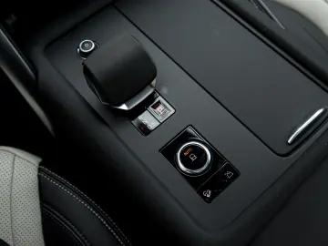 Land Rover Discovery 5 Dynamic SE D300 AWD