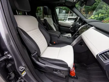 Land Rover Discovery 5 Dynamic SE D300 AWD