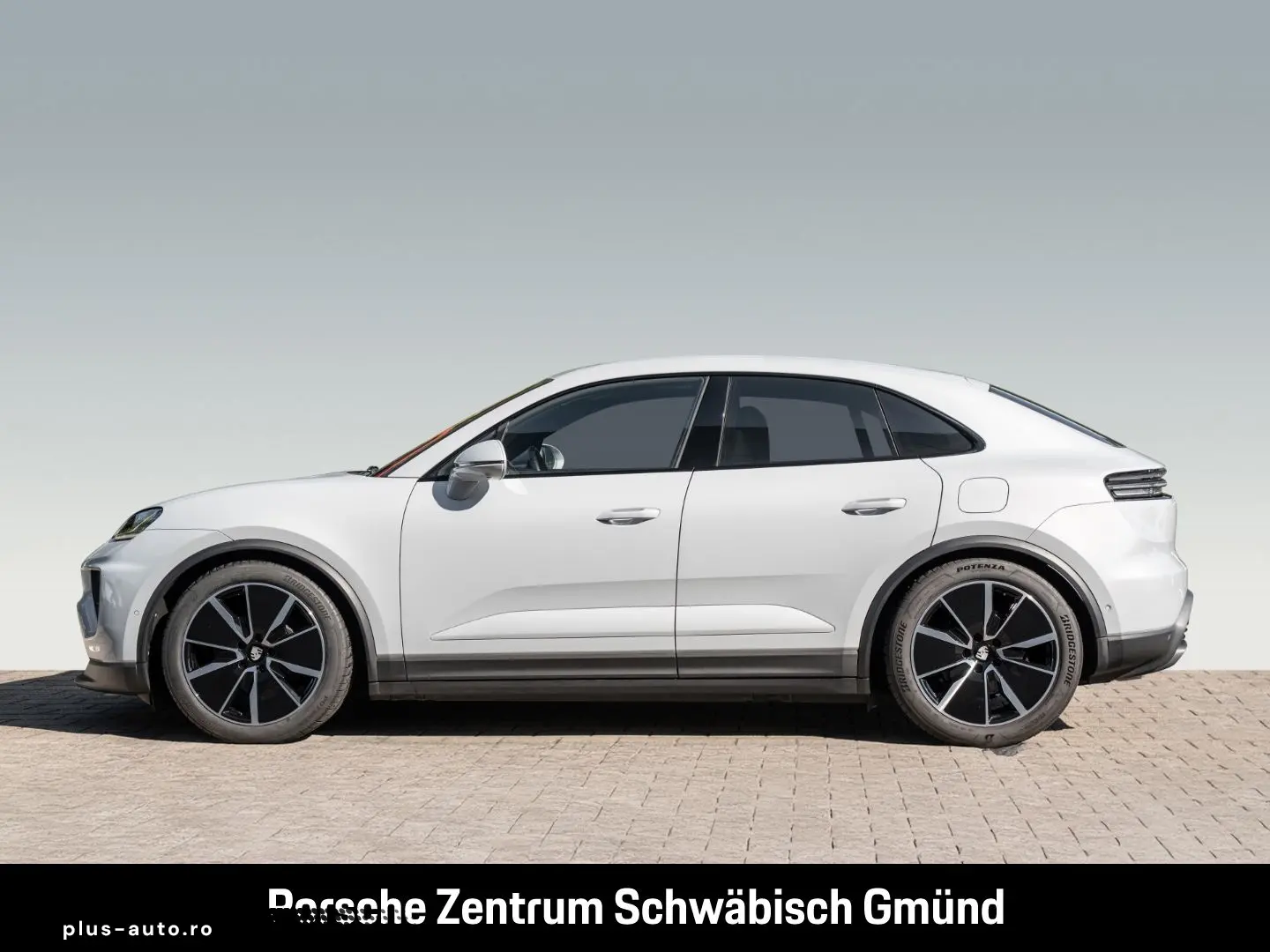 PORSCHE Macan 4 InnoDrive Surround-View BOSE PASM 21-Zol