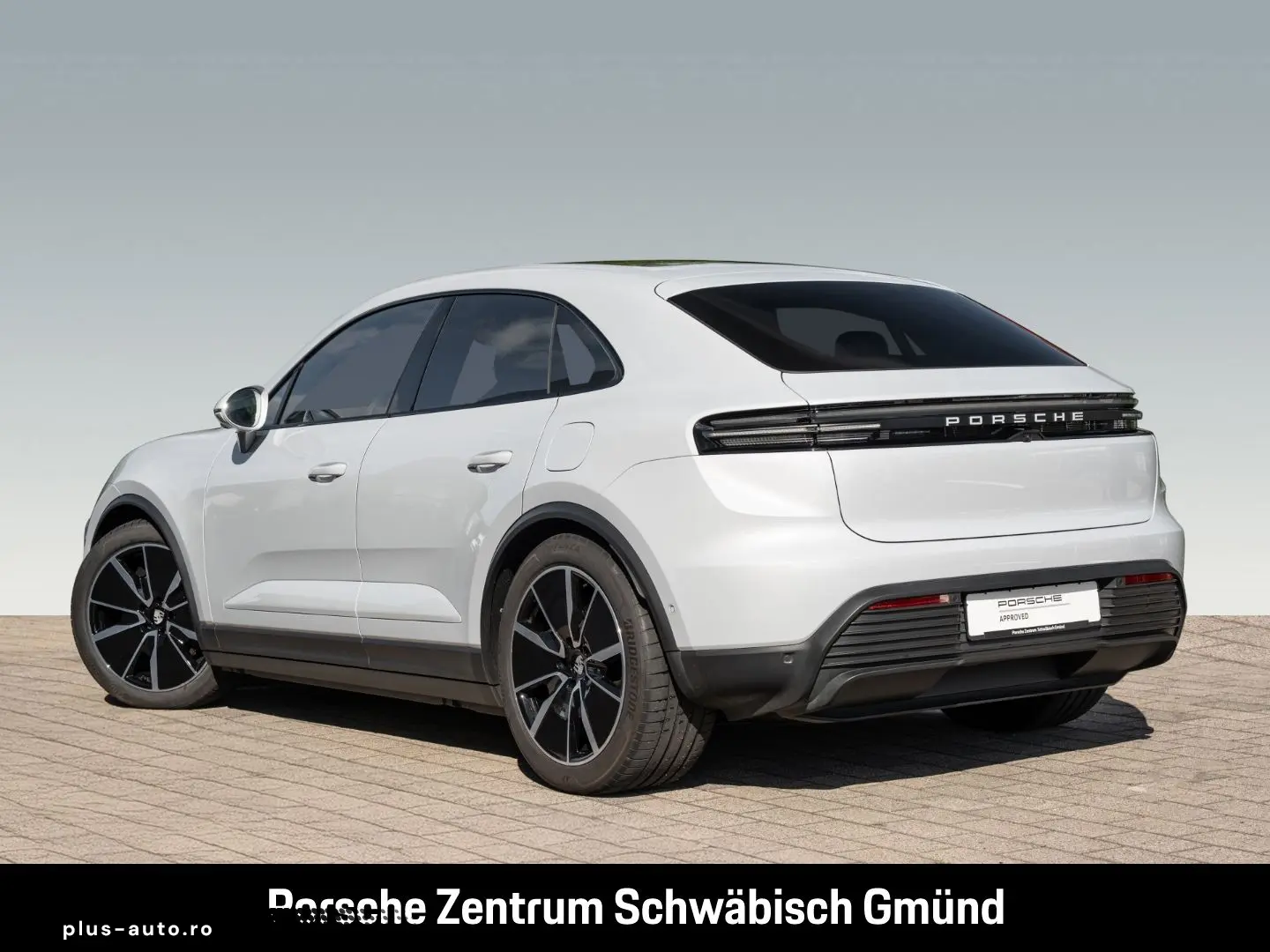 PORSCHE Macan 4 InnoDrive Surround-View BOSE PASM 21-Zol