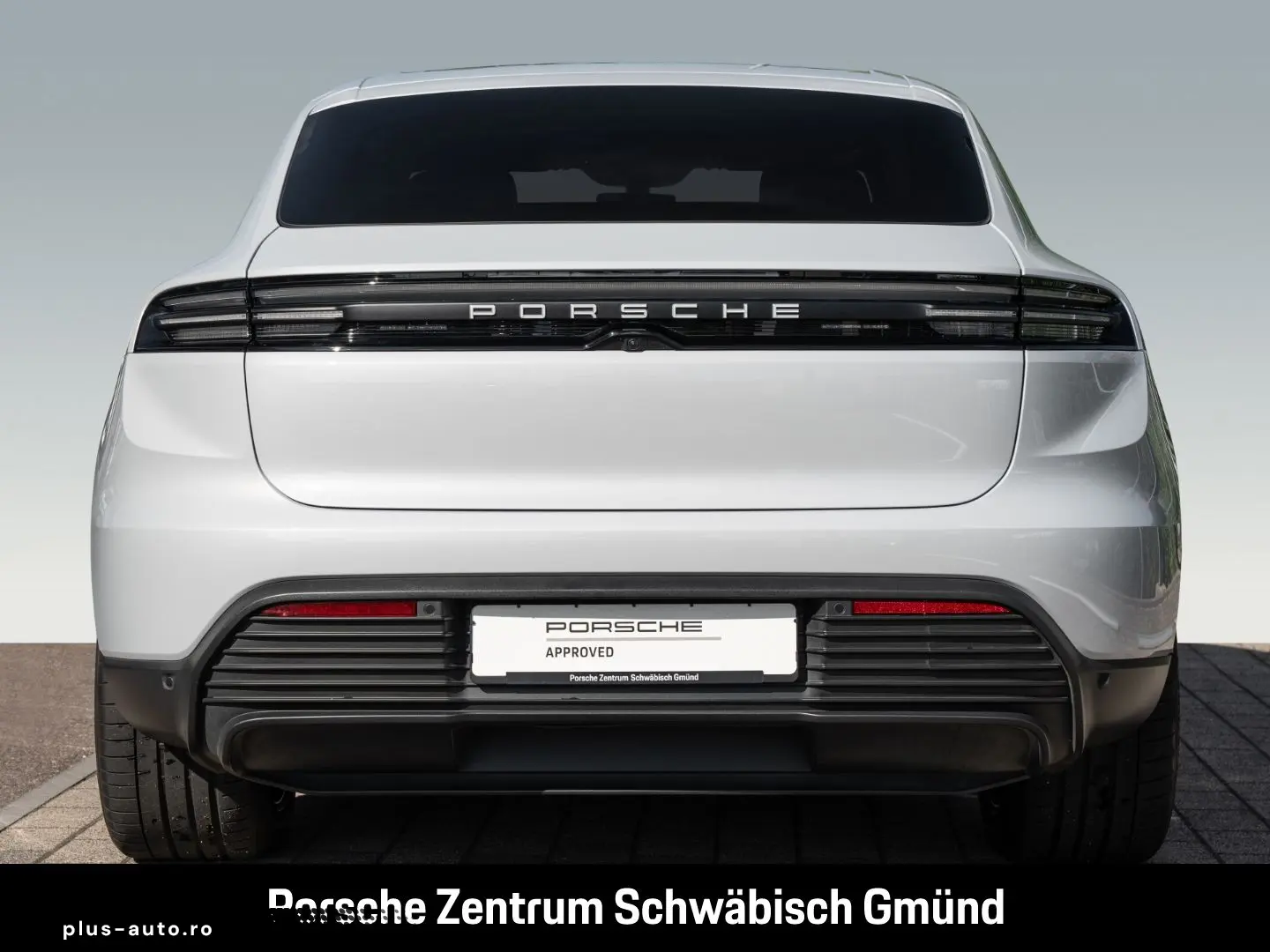 PORSCHE Macan 4 InnoDrive Surround-View BOSE PASM 21-Zol