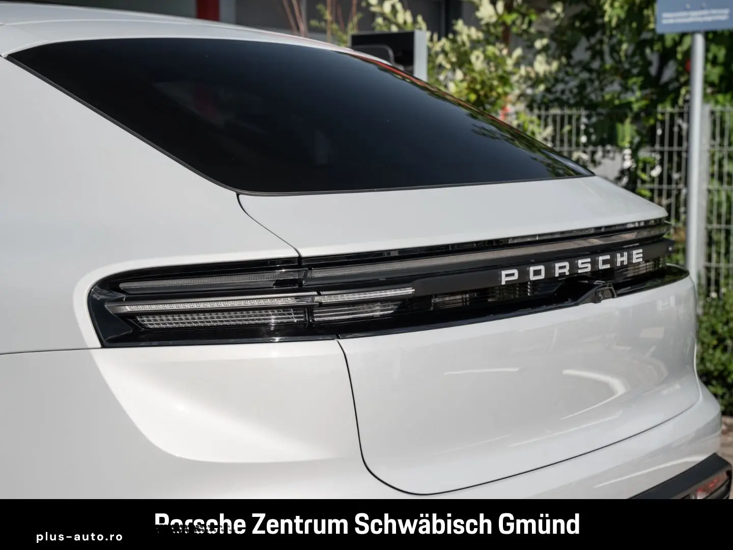 PORSCHE Macan 4 InnoDrive Surround-View BOSE PASM 21-Zol