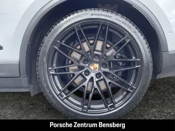 PORSCHE Macan 4 Electric