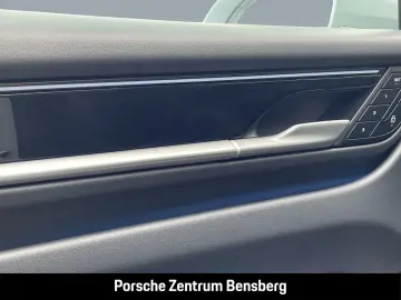 PORSCHE Macan 4 Electric