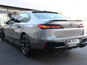 BMW 760i xDrive M Crystal SkyLounge B&W HUD ACC 360
