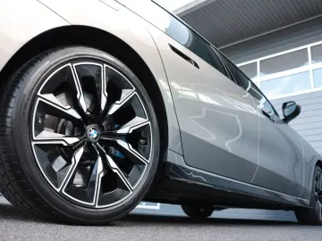 BMW 760i xDrive M Crystal SkyLounge B&W HUD ACC 360