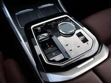 BMW 760i xDrive M Crystal SkyLounge B&W HUD ACC 360