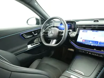 MERCEDES-BENZ E 220 d 4M  AMG Dig.Light HUD Leder Su…