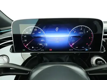 MERCEDES-BENZ E 220 d 4M  AMG Dig.Light HUD Leder Su…