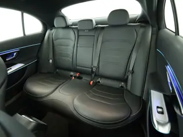 MERCEDES-BENZ E 220 d 4M  AMG Dig.Light HUD Leder Su…