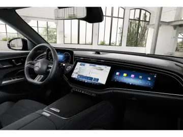 MERCEDES-BENZ E 220 d 4M AMG-Sport Pano Super StdHz …