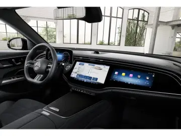 MERCEDES-BENZ E 220 d 4M AMG-Sport Pano Super 360 StdHz Burm