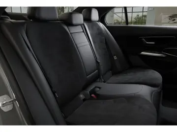 MERCEDES-BENZ E 220 d 4M AMG-Sport Pano Super 360 StdHz Burm