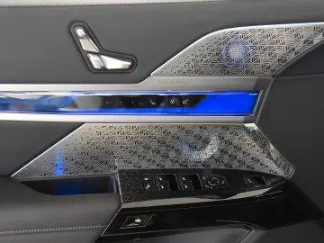 BMW 740d xDrive M Sport Pro ACC Pano B&W HUD AHK LED
