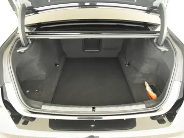 BMW 740d xDrive M Sport Pro ACC Pano B&W HUD AHK LED