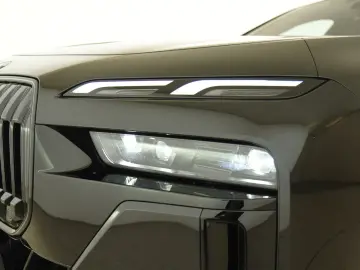 BMW 740d xDrive M Sport Pro ACC Pano B&W HUD AHK LED